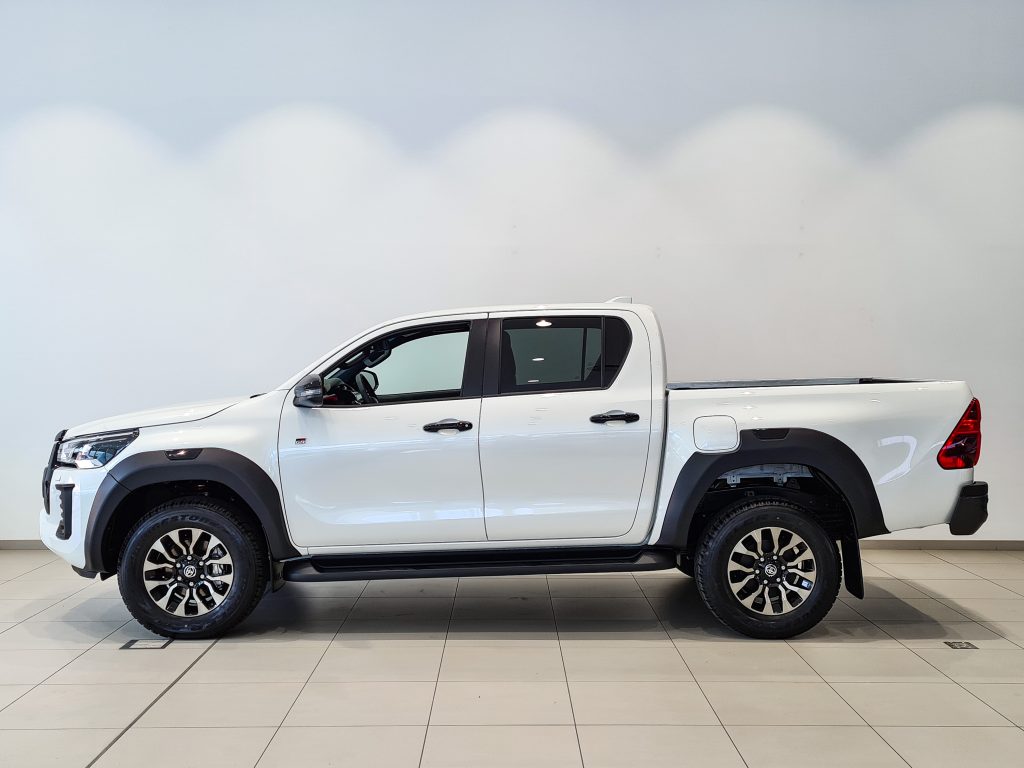 Hilux 2023 GR Sport Blanca Doble Cabina Nueva Pick up 4x4 en Ourense