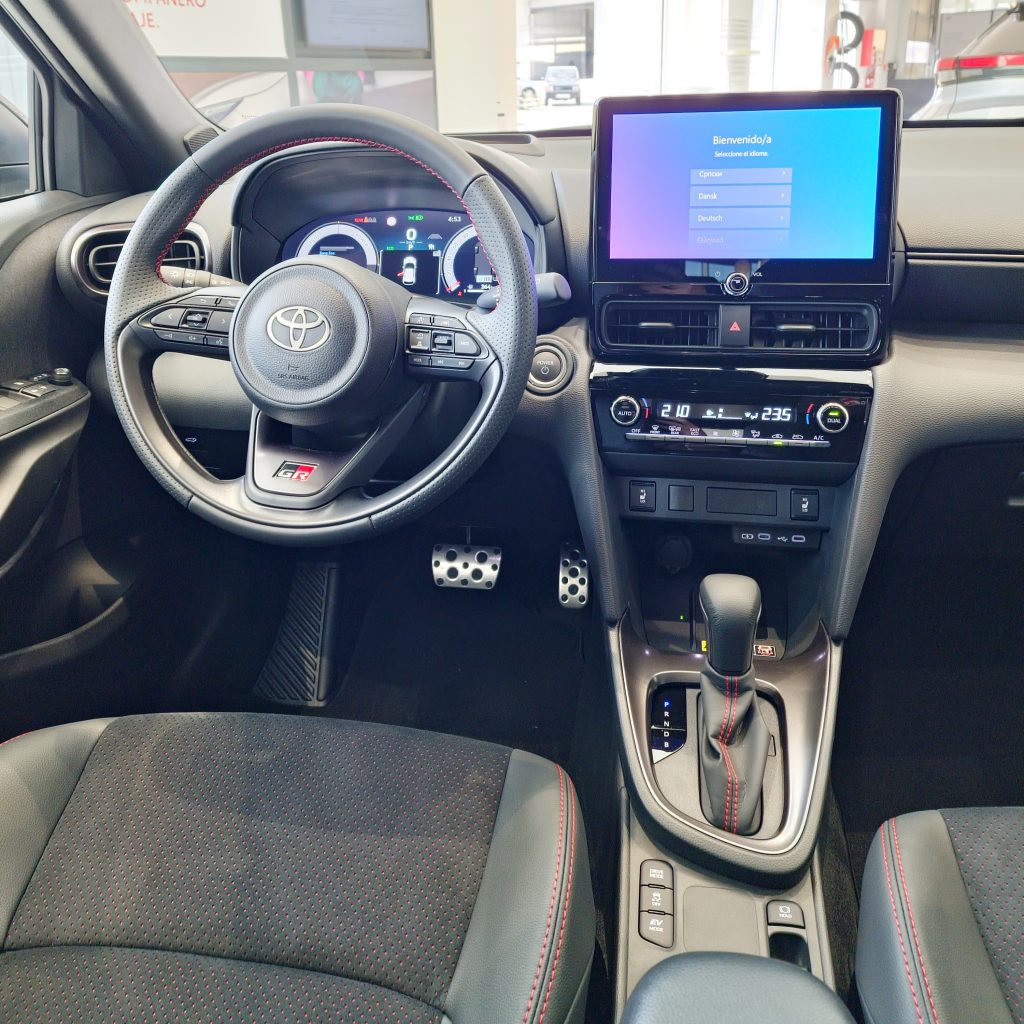 YARIS CROSS 2024 GR SPORT 130H GRIS ASCARI 5 - TOYOTA OURENSE